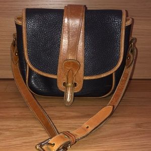 Vintage Dooney & Bourke crossbody bag